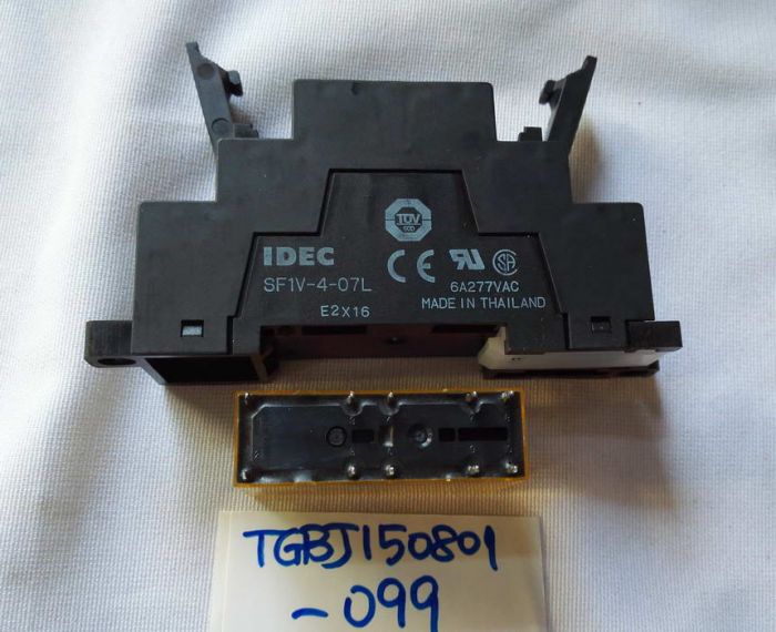 IDEC RELAY AND RELAY SOCKET, SF1V-6-07L, RF 1V-4A2B-D24,, 41% OFF