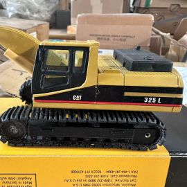 Caterpillar Cat 325 L Excavator - NZG 1:50 scale die-cast model